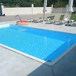 Muinos Pool&garden En Tuy Muy Cerca De Portugal توي